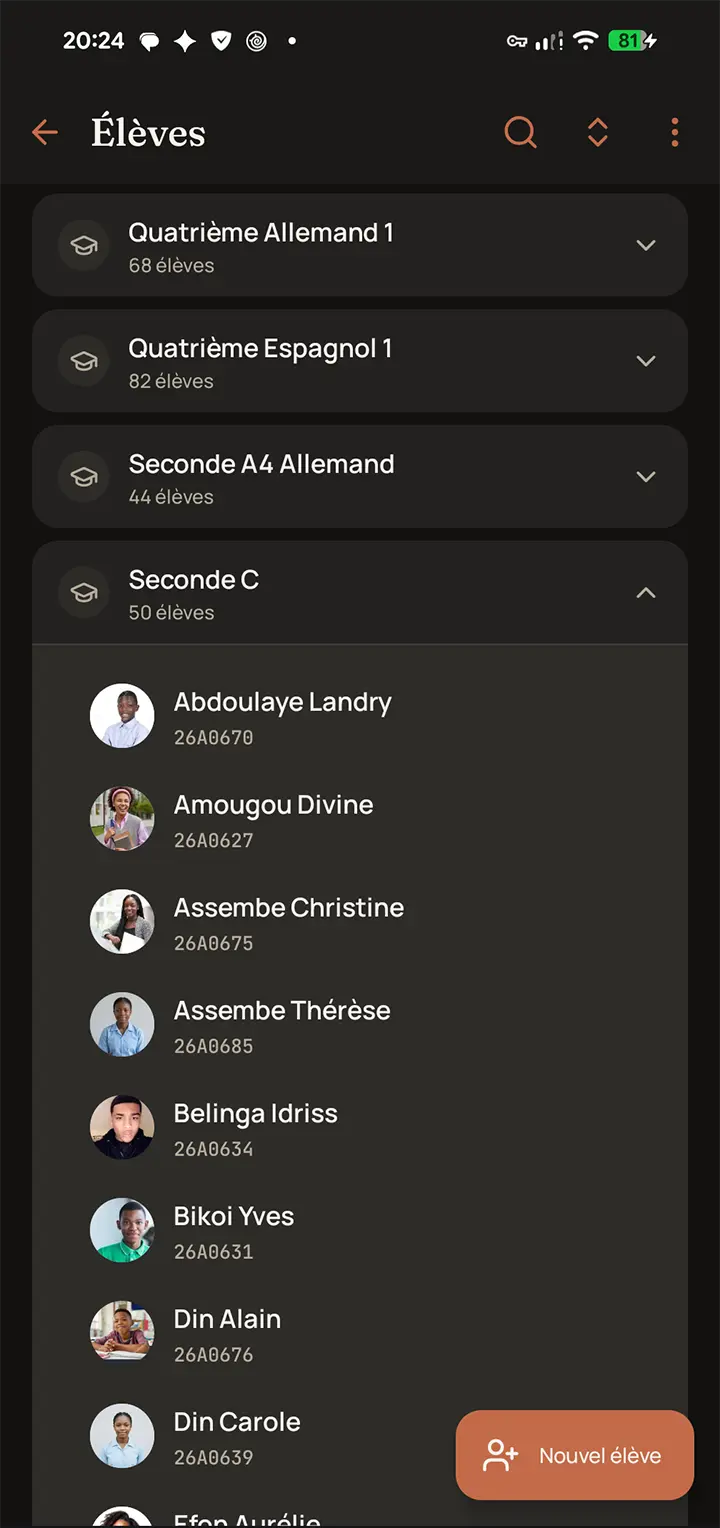 Écran Élèves de l'application SkoolMob : liste des élèves d'une classe avec photo, nom et matricule.